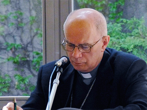 Mons. Stucchi guida un momento di riflessione presso le Marcelline