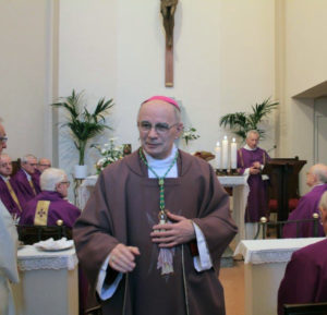 Mons. Stucchi presso il monastero della Bernaga, in un momento di festa per l'anniversario dell'ordinazione sacerdotale